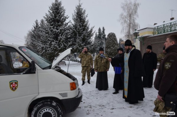 Мир буде після перемоги: із Луцька на передову відправили авто для бійців