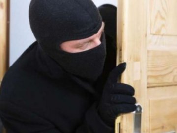 На Волині 52-річний чоловік обікрав дачу пенсіонерки