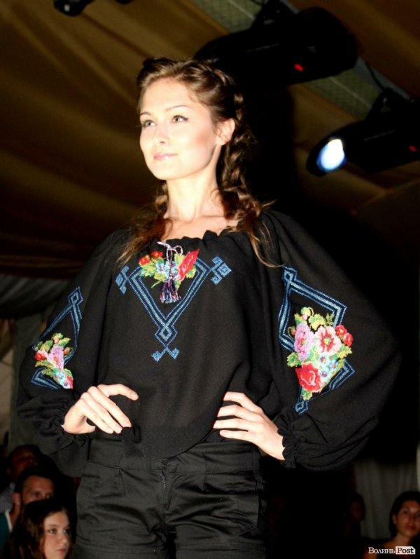 Довгоногі красуні, купальники, сукні: День моди в Луцьку. ФОТО