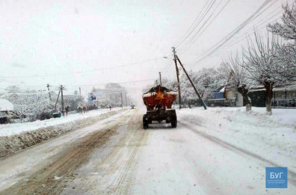 У Володимирі комунальники воюють зі снігом на вулицях