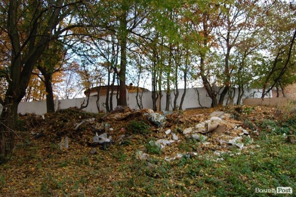 Парк у Луцьку: осіння краса і людська байдужість. ФОТО