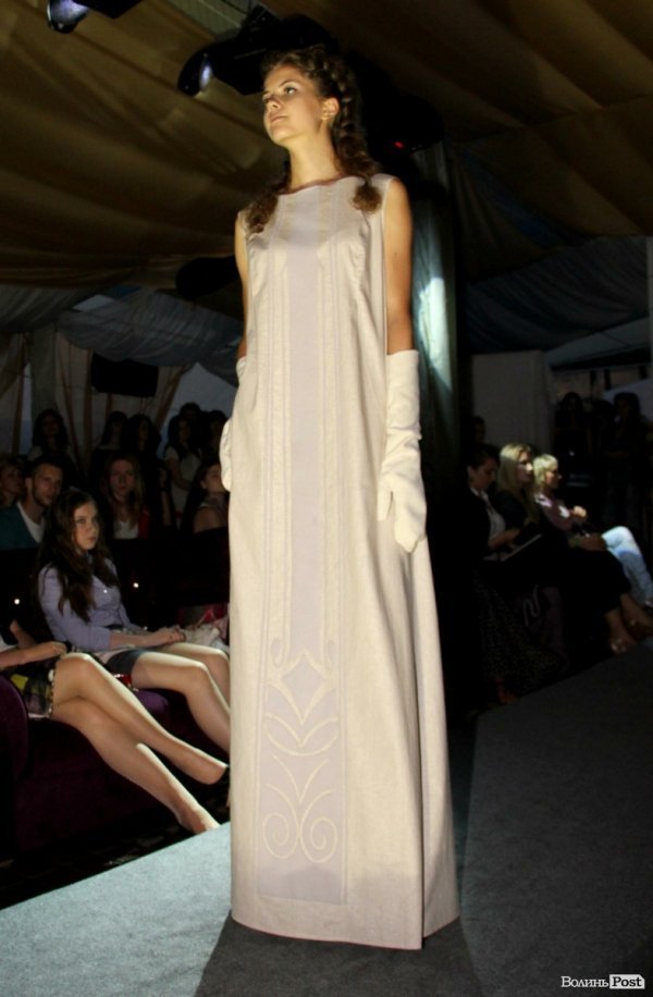 Довгоногі красуні, купальники, сукні: День моди в Луцьку. ФОТО