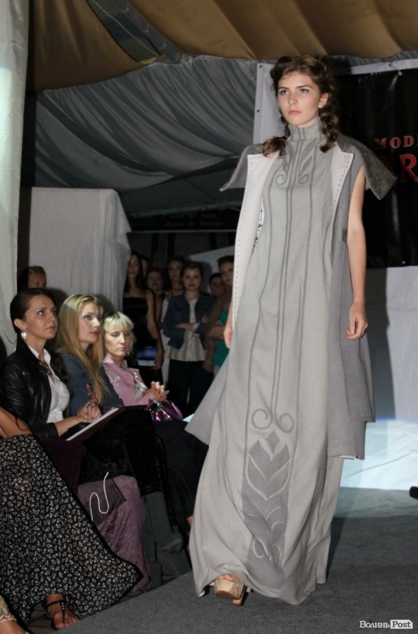 Довгоногі красуні, купальники, сукні: День моди в Луцьку. ФОТО