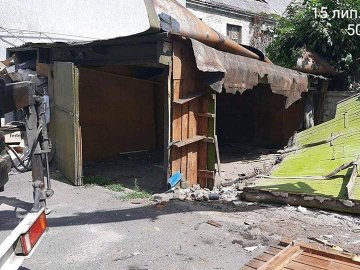 Луцькі муніципали демонтували незаконні гаражі. ФОТО 