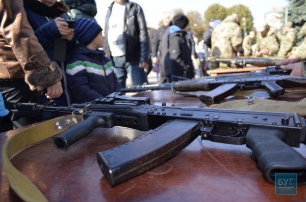 У Нововолинську демонстрували сучасну бойову зброю. ФОТО