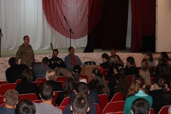  У Луцьку бійці зустрілися зі школярами. ФОТО