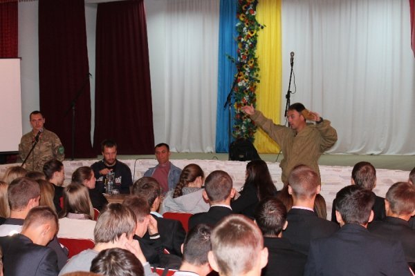  У Луцьку бійці зустрілися зі школярами. ФОТО