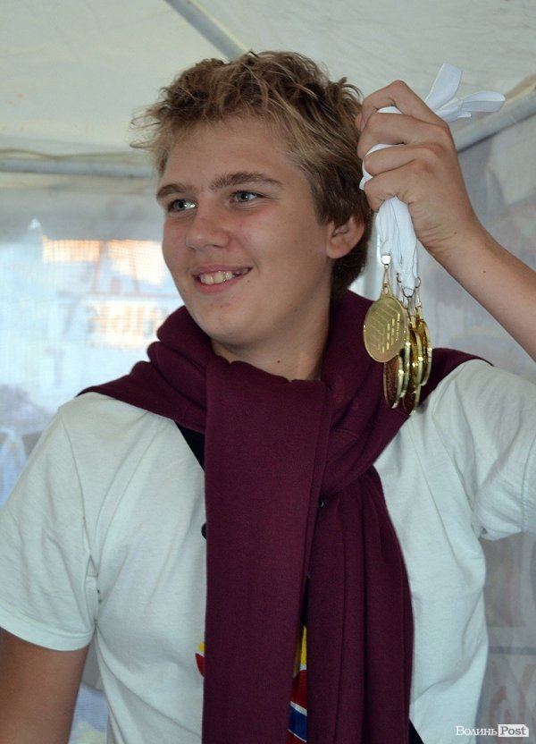 У Луцьку відбувся чемпіонат зі складання кубика Рубіка. ФОТО