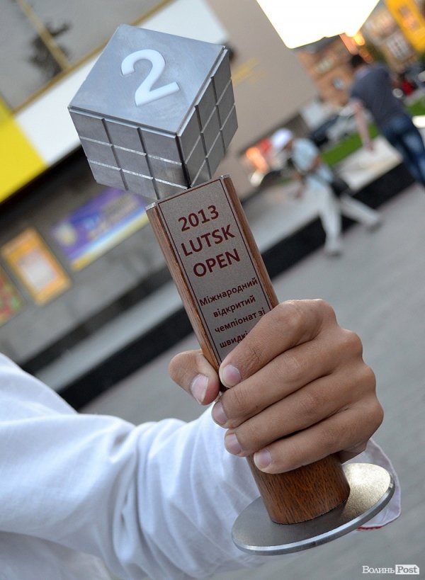 У Луцьку відбувся чемпіонат зі складання кубика Рубіка. ФОТО