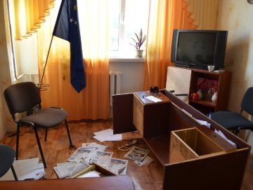 Невідомі влаштували погром у офісі Олени Голєвої