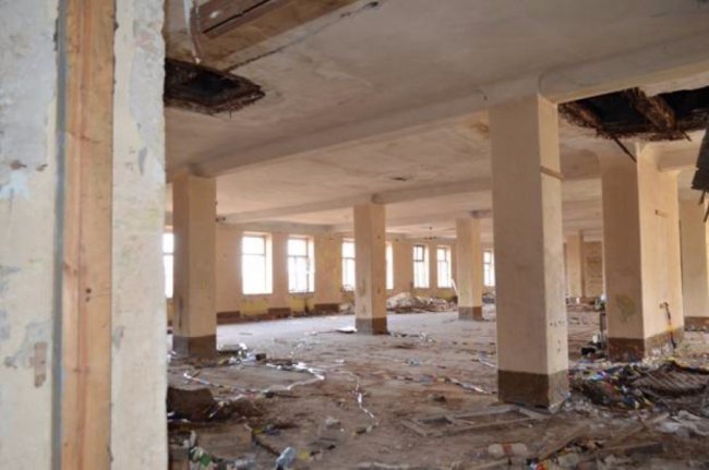 У Любомлі руйнується колишнє приміщення МРЕВ