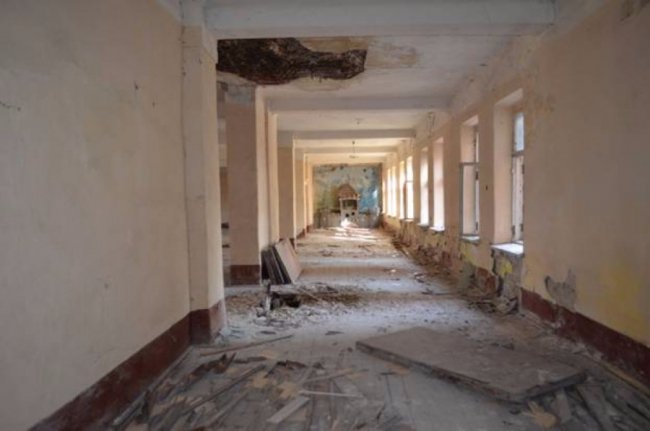 У Любомлі руйнується колишнє приміщення МРЕВ