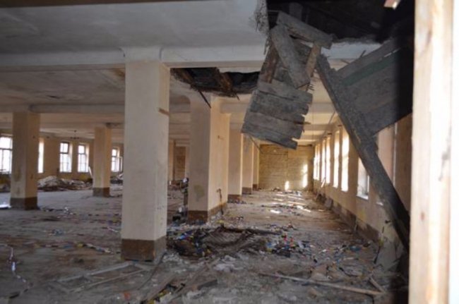 У Любомлі руйнується колишнє приміщення МРЕВ