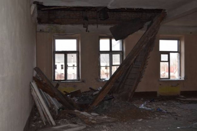 У Любомлі руйнується колишнє приміщення МРЕВ