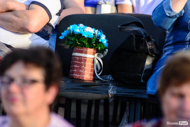 До Винника – навіть на милицях. ФОТОРЕПОРТАЖ із грандіозного концерту у Луцьку