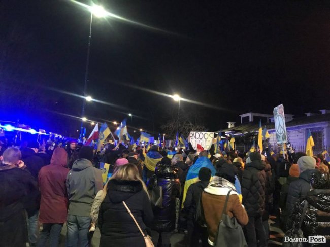 «Слава ЗСУ»: волинська студентка показала антипутінський мітинг у Варшаві. ФОТО 