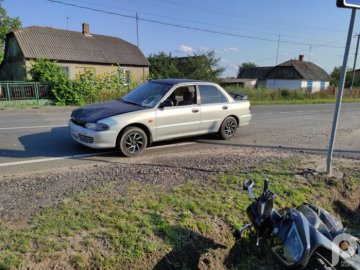 На Волині зіткнулися скутер і легковик: 14-річного водія забрала швидка.ФОТО