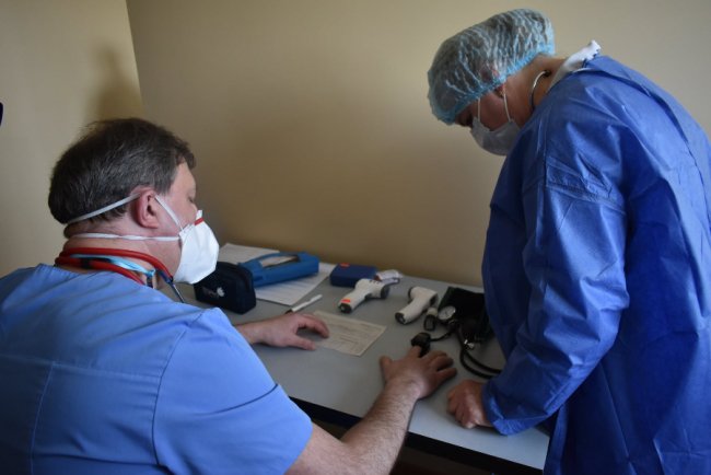 Перше щеплення від коронавірусу на Волині отримав відомий лікар Олег Яковенко