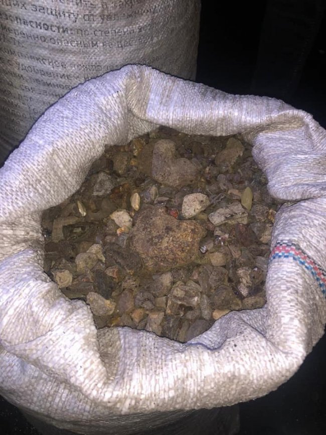У Луцьку в автівці знайшли бурштину на понад пів мільйона гривень. ФОТО