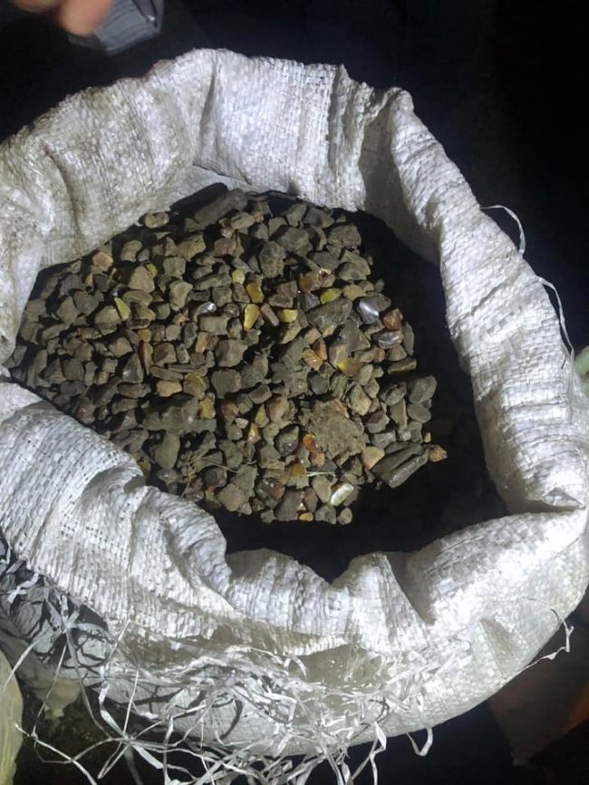 У Луцьку в автівці знайшли бурштину на понад пів мільйона гривень. ФОТО
