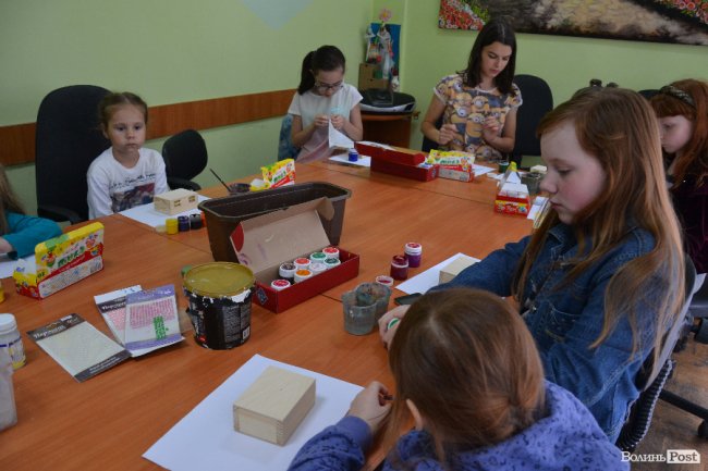 Як у Луцьку розважають дітей переселенців. ФОТО