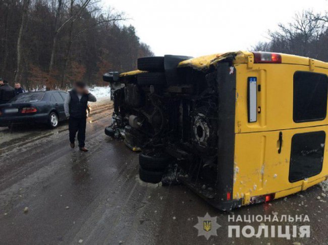 Подробиці аварії, в якій перекинулася маршрутка «Луцьк–Рівне» з пасажирами. ФОТО