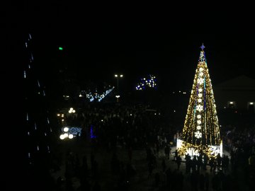 Вперше у Ковелі засвітили три ялинки. ФОТО