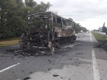 На Житомирщині міжнародний автобус врізався в автовоз: є загиблий, багато травмованих