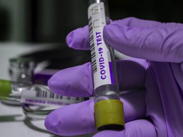 В Україні зросла кількість інфікованих: за добу виявили 1106 випадків COVID-19