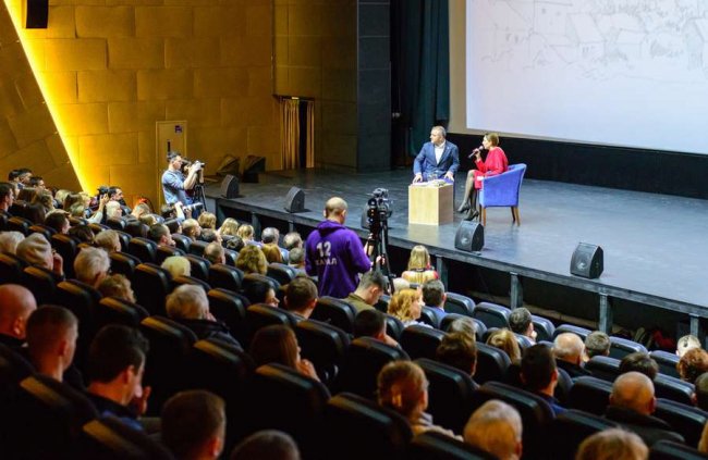 Про що лучани запитували в Андрія Покровського на відкритій зустрічі. ФОТО
