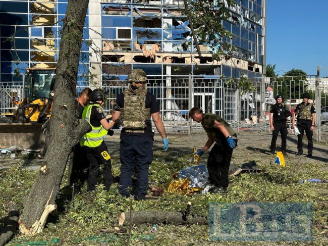 Росіяни скинули чотири КАБи на житловий будинок у Харкові