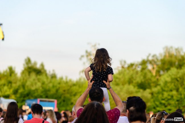 Казали «гречка», але підспівували: як у Луцьку минув безкоштовний концерт «Океану Ельзи». ФОТО 