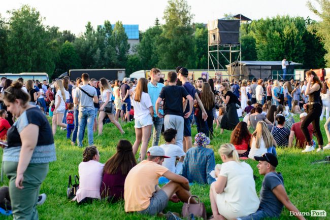 Казали «гречка», але підспівували: як у Луцьку минув безкоштовний концерт «Океану Ельзи». ФОТО 