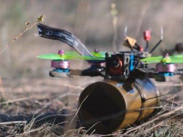 Волинські поліцейські вистежили FPV-дроном ворожих аеророзвідників. ВІДЕО