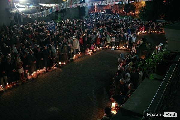 Пасхальна ніч у центрі Луцька. ФОТО