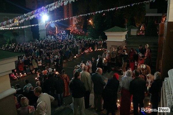 Пасхальна ніч у центрі Луцька. ФОТО