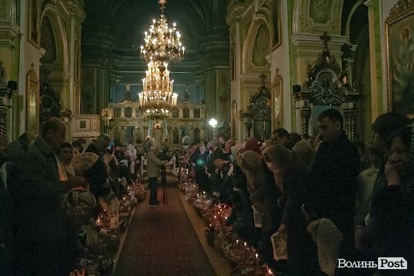 Пасхальна ніч у центрі Луцька. ФОТО