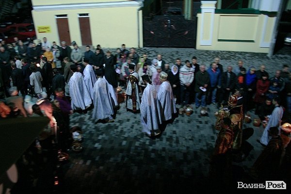 Пасхальна ніч у центрі Луцька. ФОТО