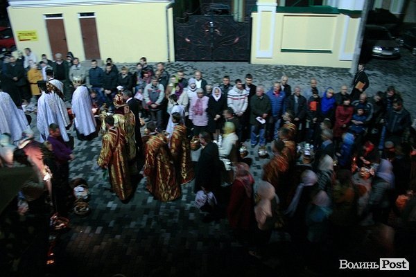 Пасхальна ніч у центрі Луцька. ФОТО