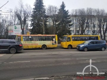 У Луцьку зіткнулись дві маршрутки: є постраждалі