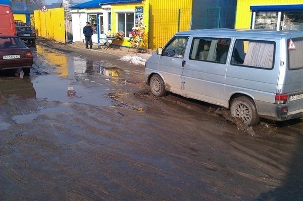 На Волині підприємці не можуть поділити ринок з автомобілістами. ФОТО