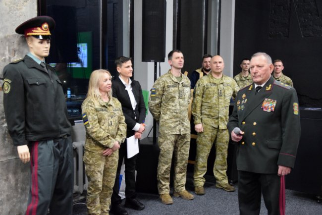 У Луцьку на благодійному аукціоні на укріплення кордону зібрали майже 10 млн