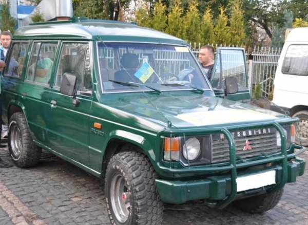 Благодійники передали волинським бійцям джип. ФОТО