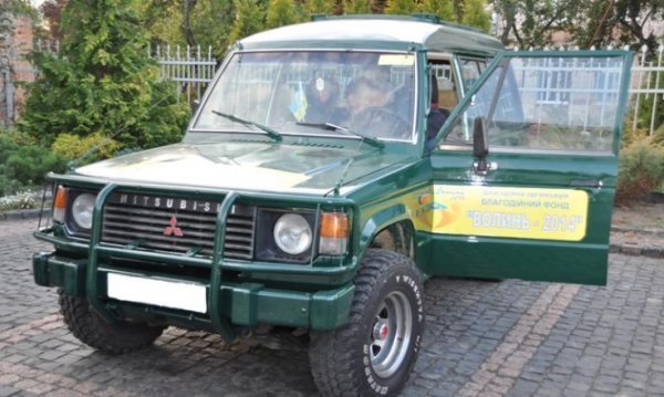 Благодійники передали волинським бійцям джип. ФОТО