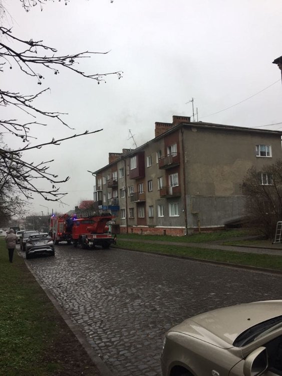 86-річна господиня не могла вийти з квартири: подробиці пожежі у Володимирі