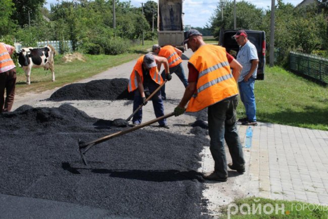 У селі на Волині взялися за дорогу, яку не ремонтували півстоліття