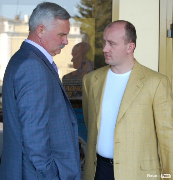 Віктор Сапожніков не гаяв можливості потеревенити по справах