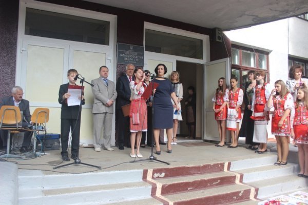 «Губернаторський» останній дзвінок у Луцьку. ФОТО 