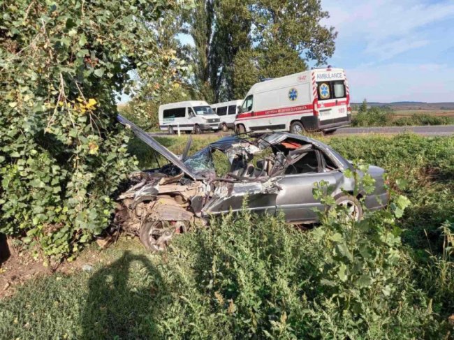 На Волині трапилася ДТП: за життя водія борються медики.ФОТО
