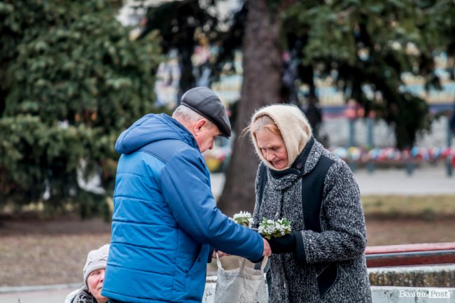 За день до свята: Луцьк накрила тюльпанова лихоманка. ФОТО